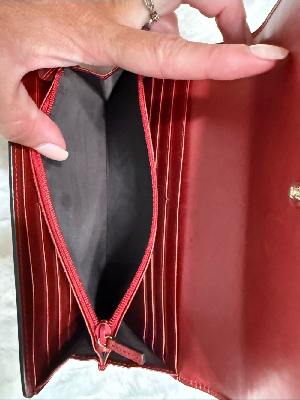 Gucci Metallic Red Heart Logo Continental Wallet - Picture 5 of 7